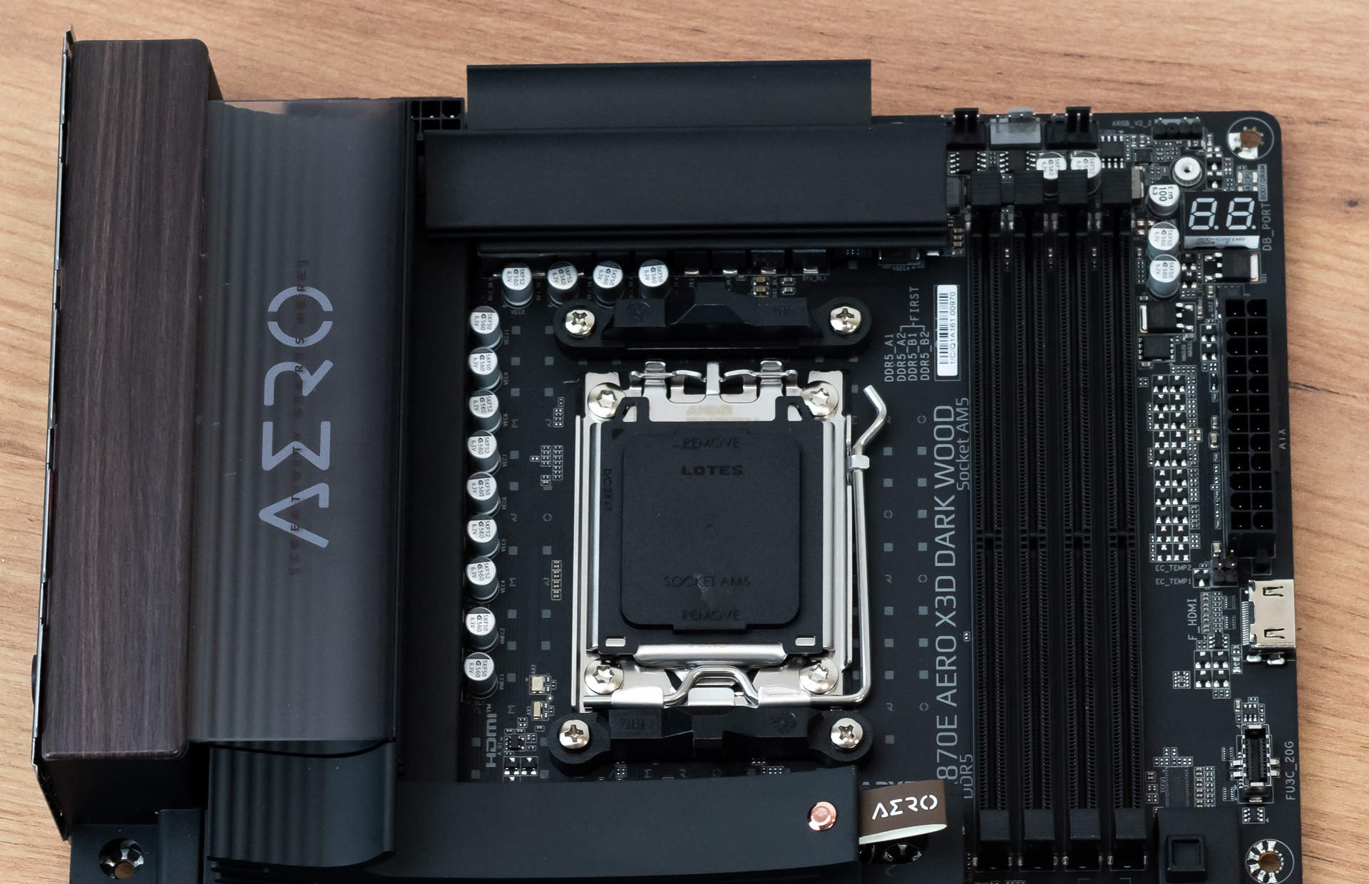 Test GIGABYTE X870E AERO X3D DARK WOOD. Drewniana płyta o dużych możliwościach