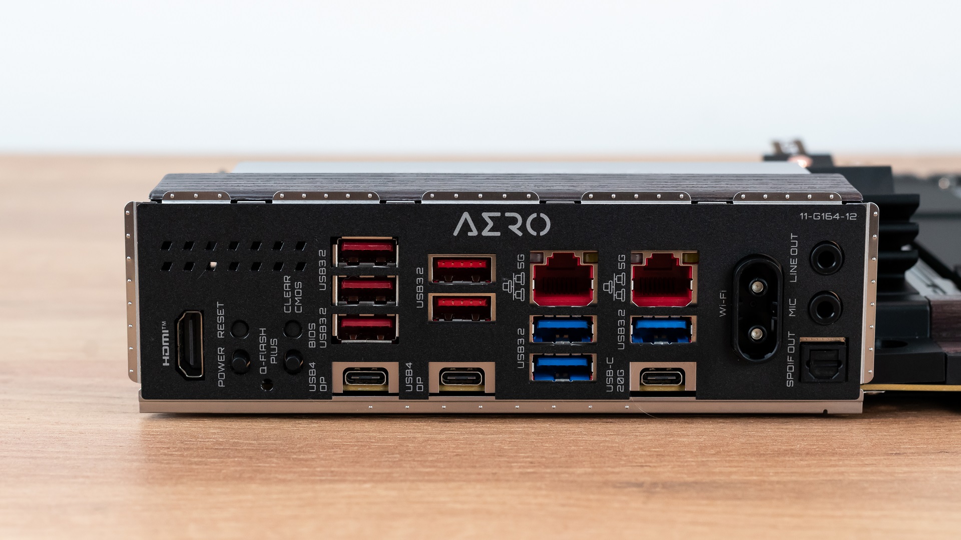 Test GIGABYTE X870E AERO X3D DARK WOOD. Drewniana płyta o dużych możliwościach