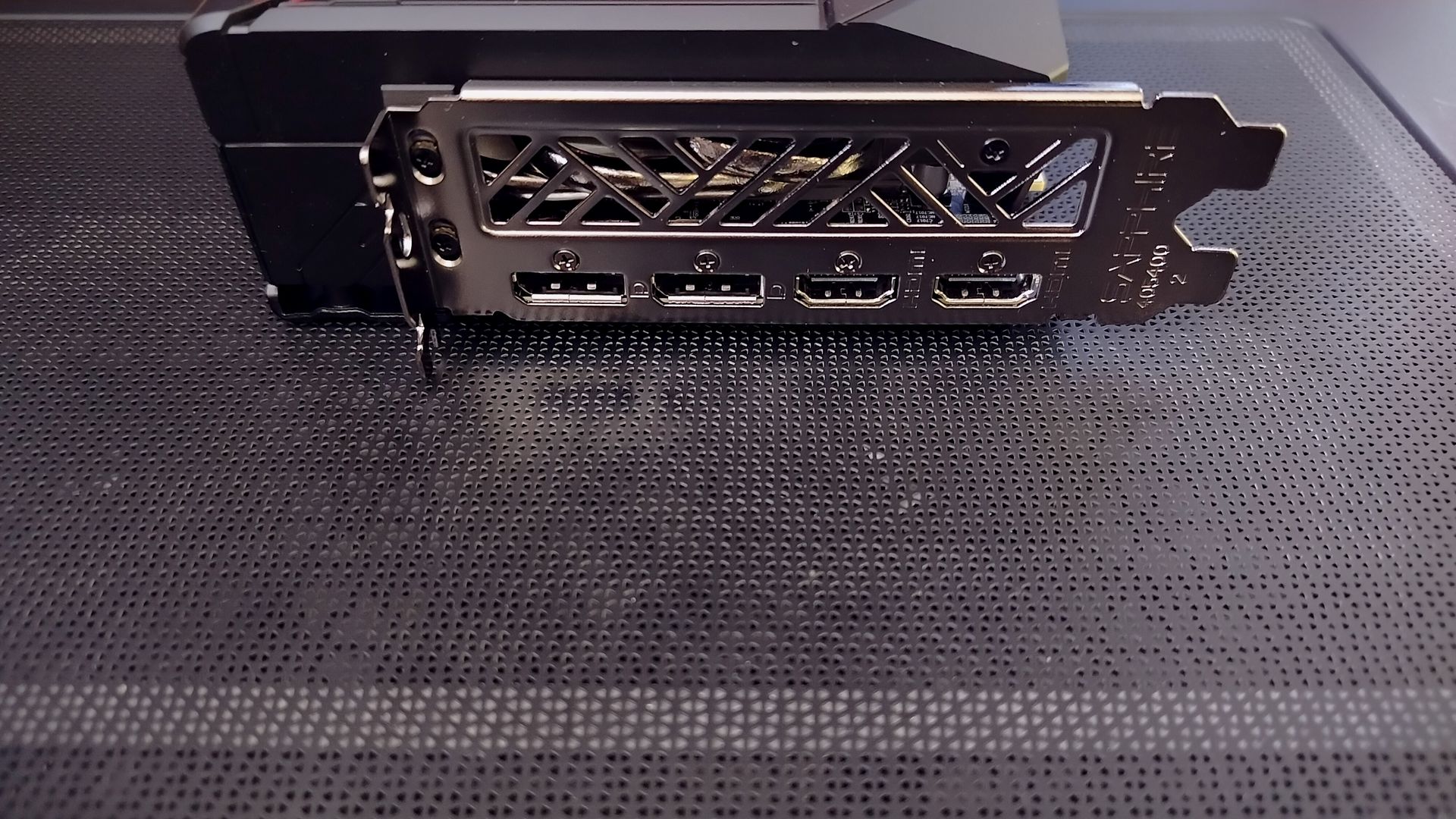 Test SAPPHIRE PULSE Radeon RX 9070 GRE. Kompaktowa karta z mocnym chłodzeniem