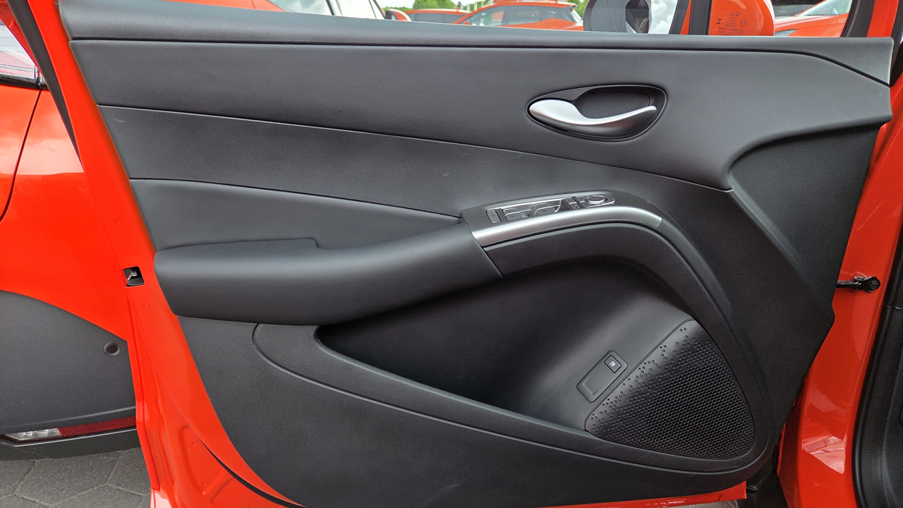 BYD Dolphin G DM-i - przednie drzwi