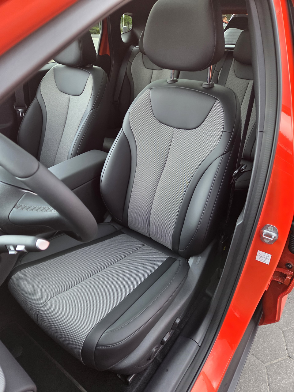 BYD Dolphin G DM-i - fotel kierowcy