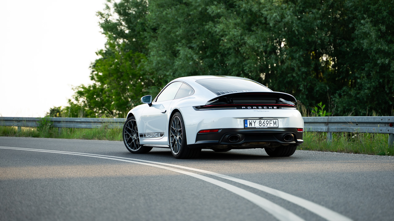 Porsche 911 Carrera - szalenie precyzyjny układ kierowniczy