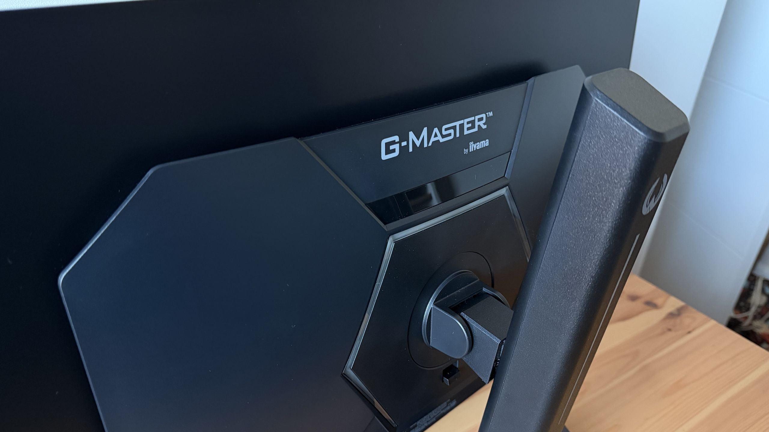 G-Master GOB2701QSC-B1 Titan Falcon