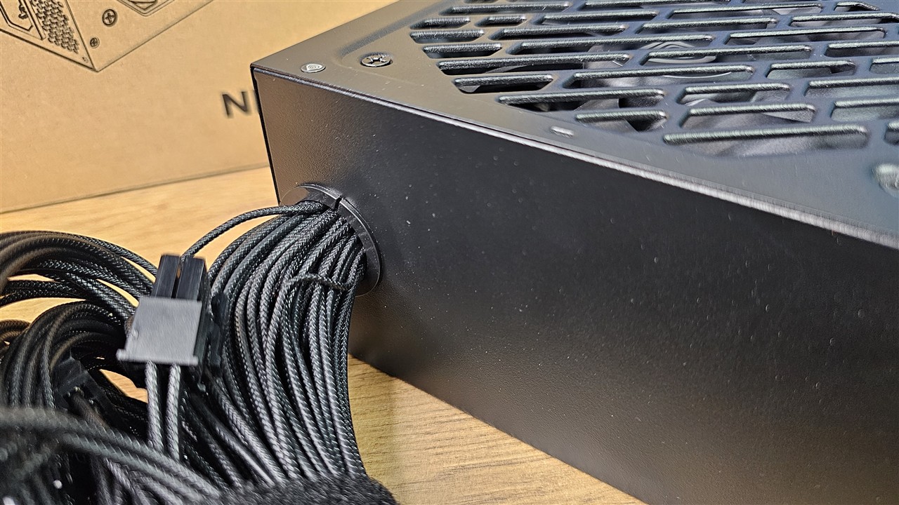 Genesis Nihon 750NM - stałe okablowanie