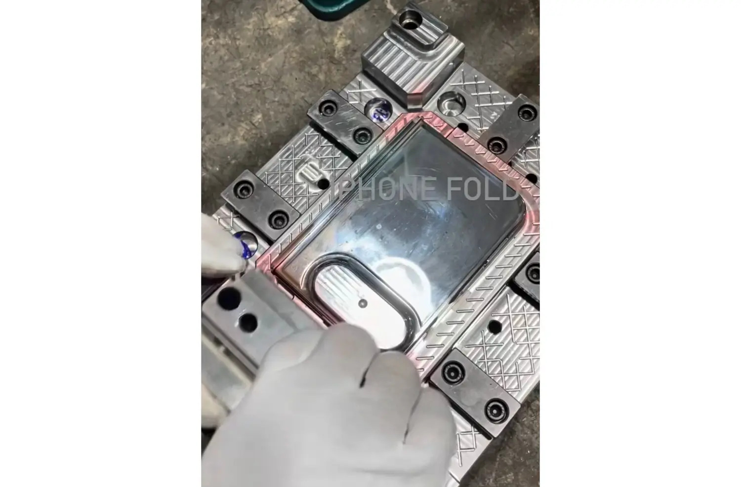 iPhone Ultra