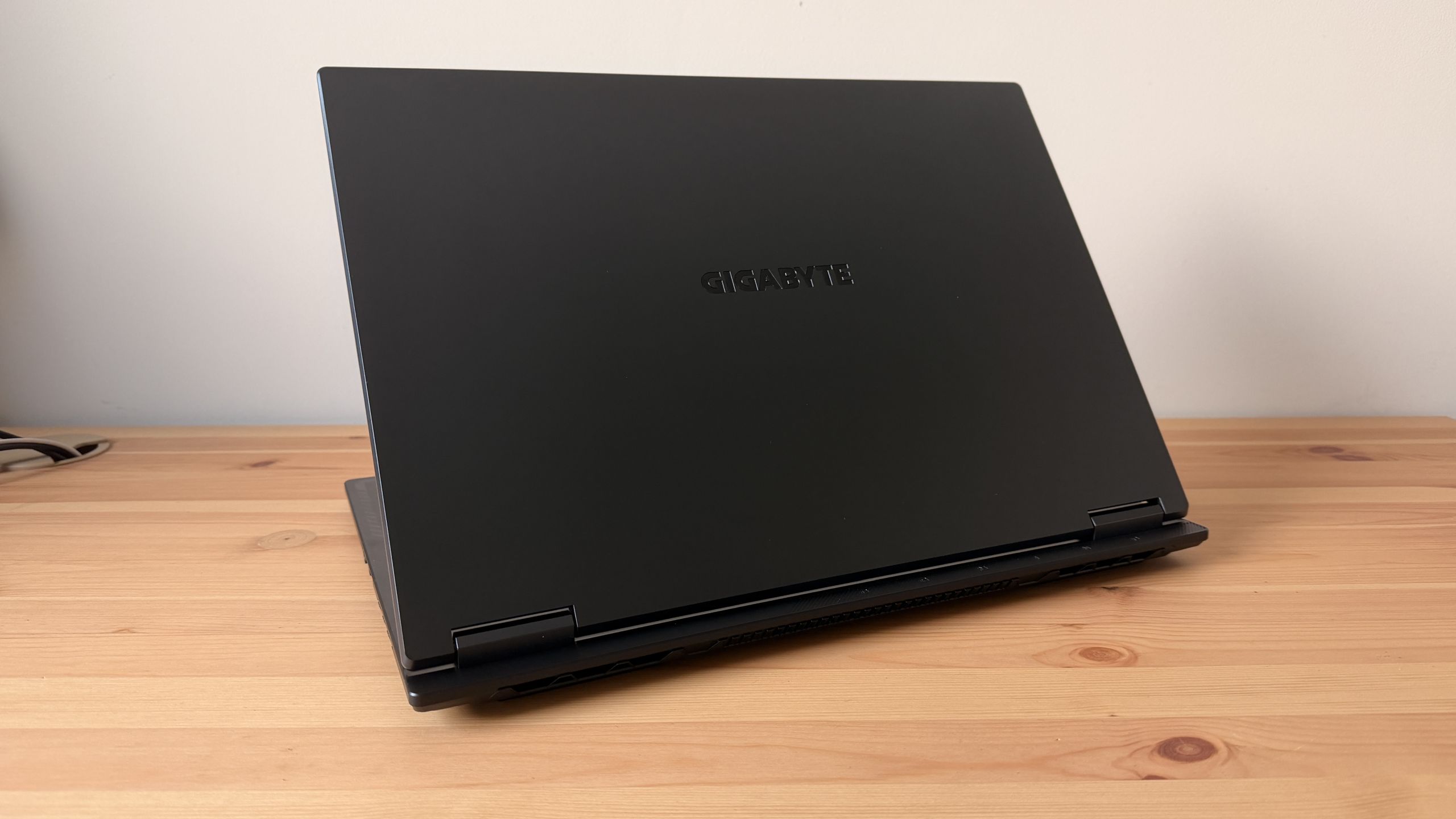 GIGABYTE GAMING A18 PRO GA8J 