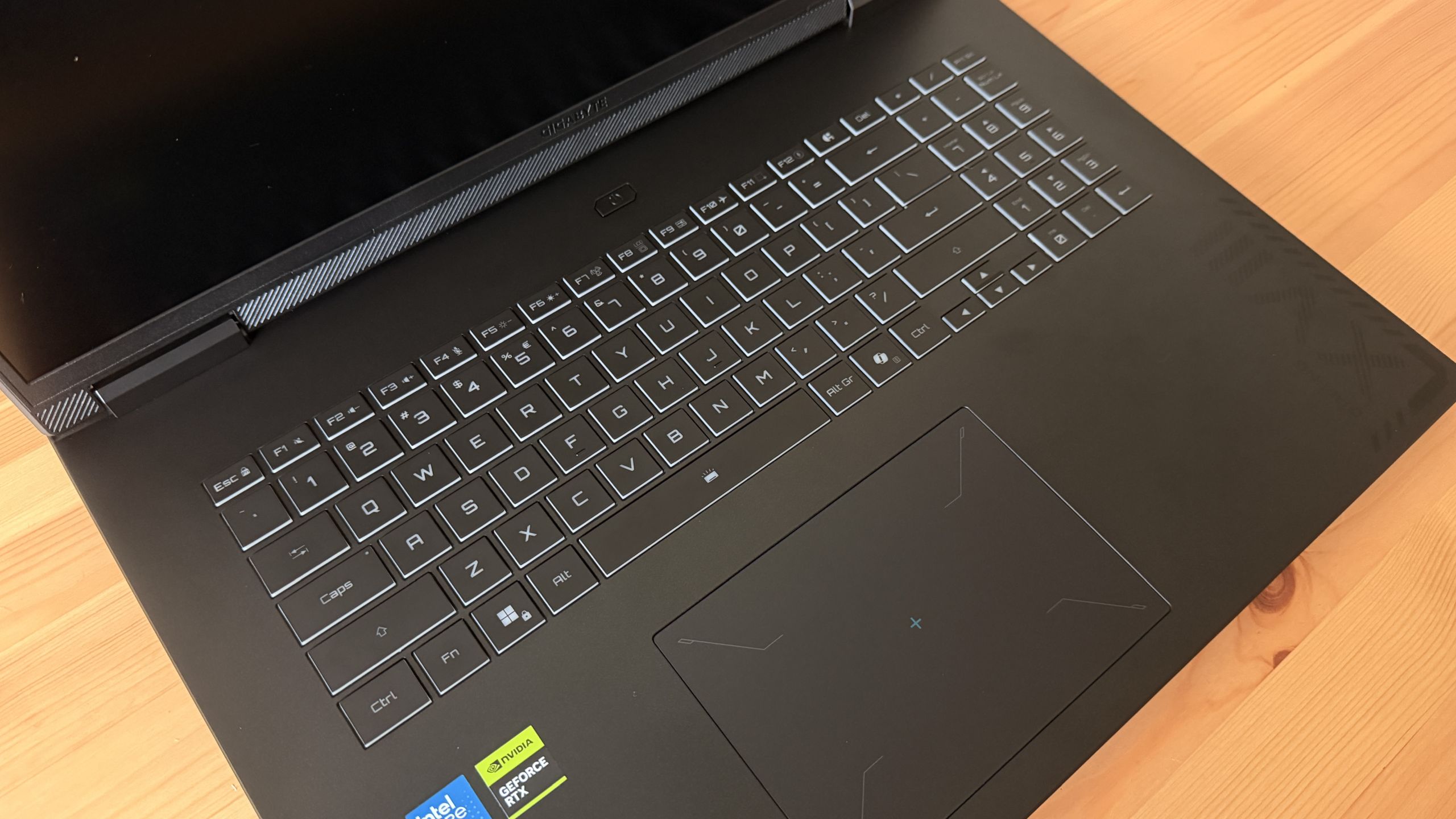 GIGABYTE GAMING A18 PRO GA8J 