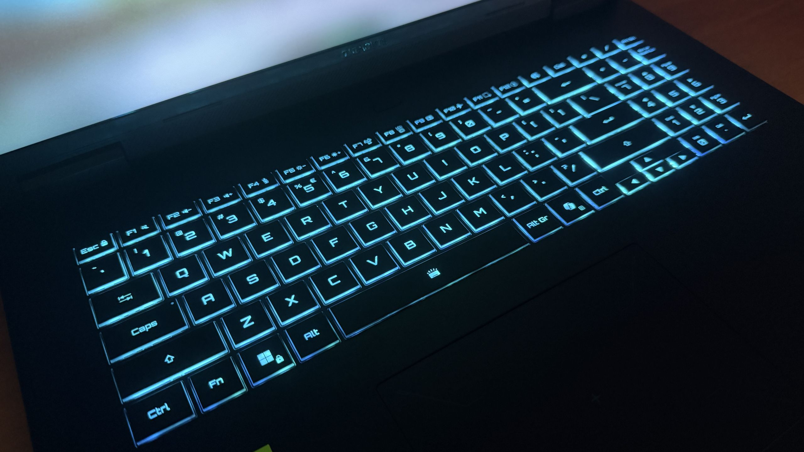GIGABYTE GAMING A18 PRO GA8J 