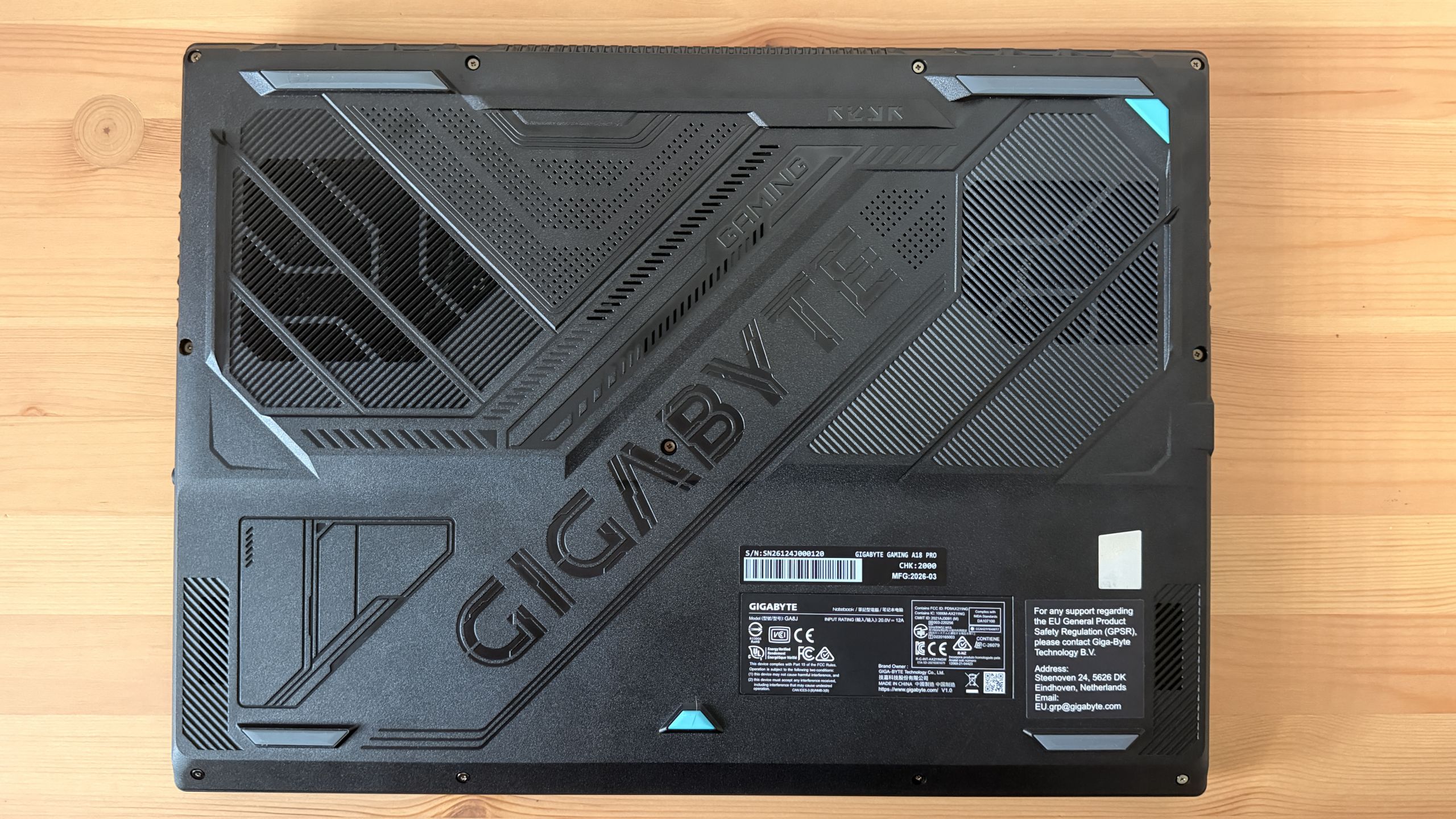 GIGABYTE GAMING A18 PRO GA8J 