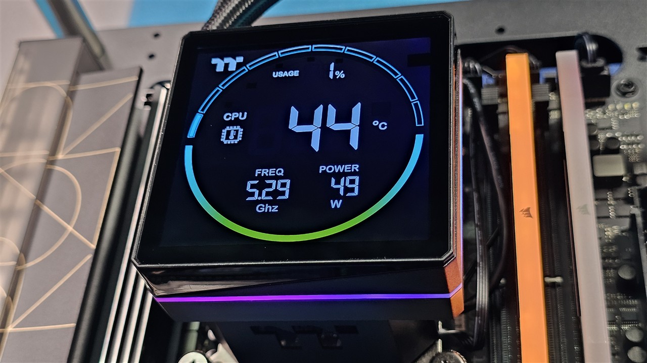 Thermaltake TH360-S V3 ARGB Sync – ekran segmentowy