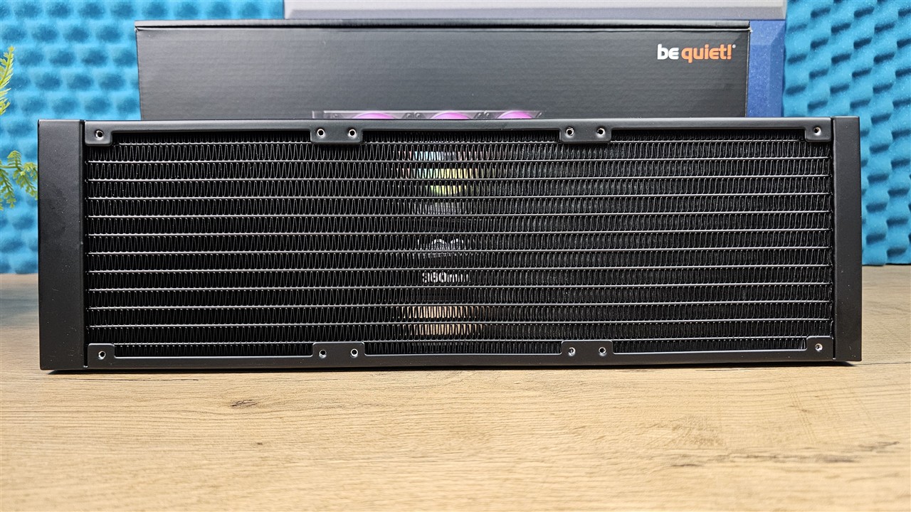 be quiet! Light Loop IO LCD 360 mm – aluminiowy radiator 360 mm