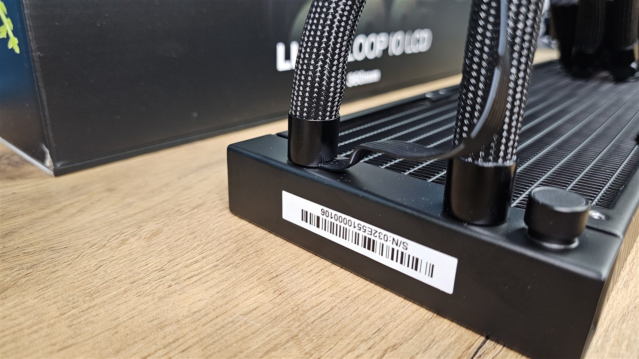be quiet! Light Loop IO LCD 360 mm – lamele i port do uzupełniania cieczy