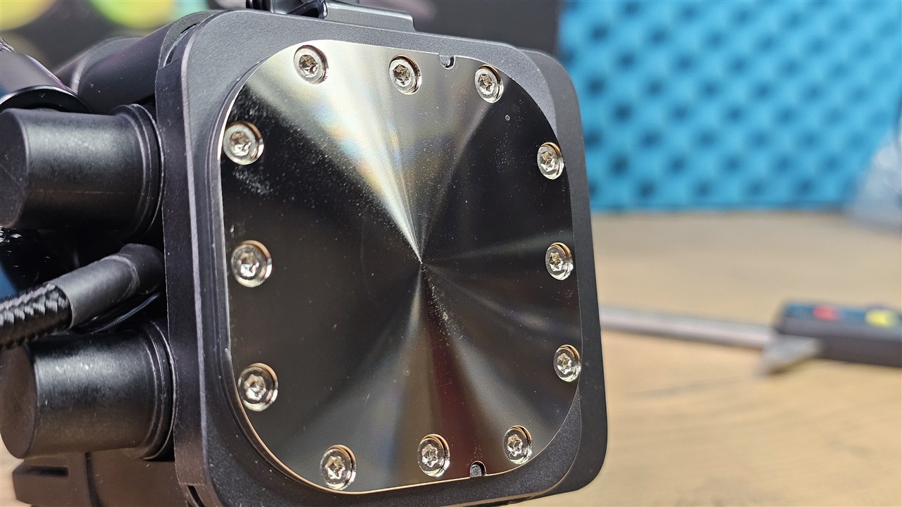 be quiet! Light Loop IO LCD 360 mm – niklowana miedziana zimna płyta