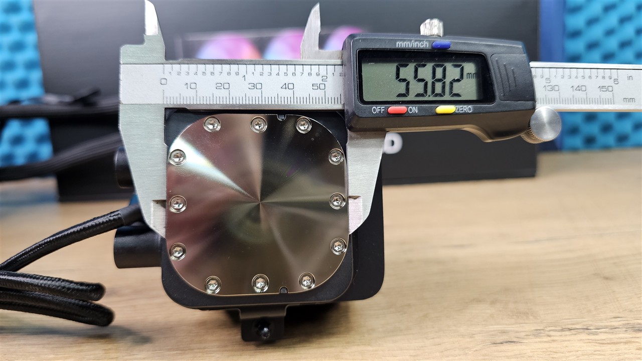 be quiet! Light Loop IO LCD 360 mm – niklowana miedziana zimna płyta