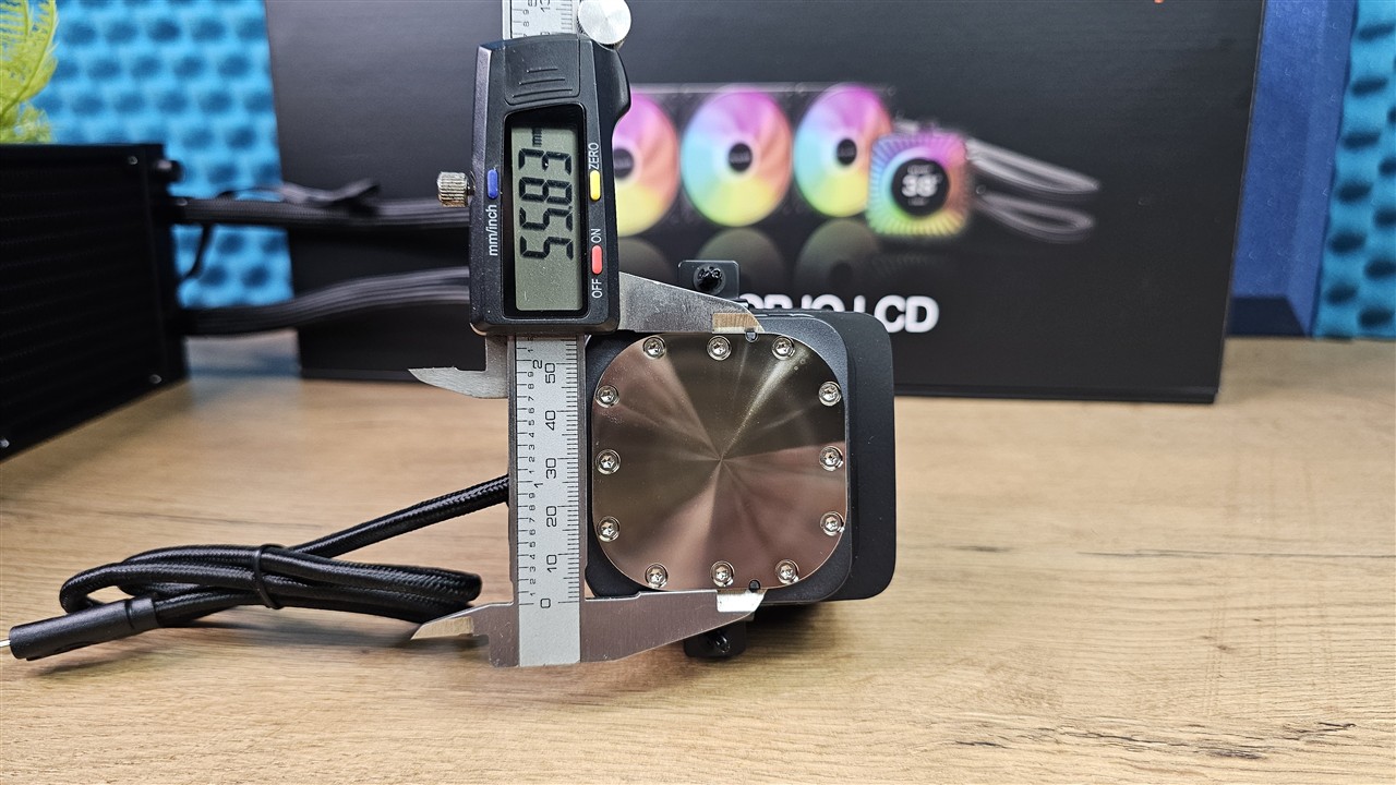 be quiet! Light Loop IO LCD 360 mm – niklowana miedziana zimna płyta