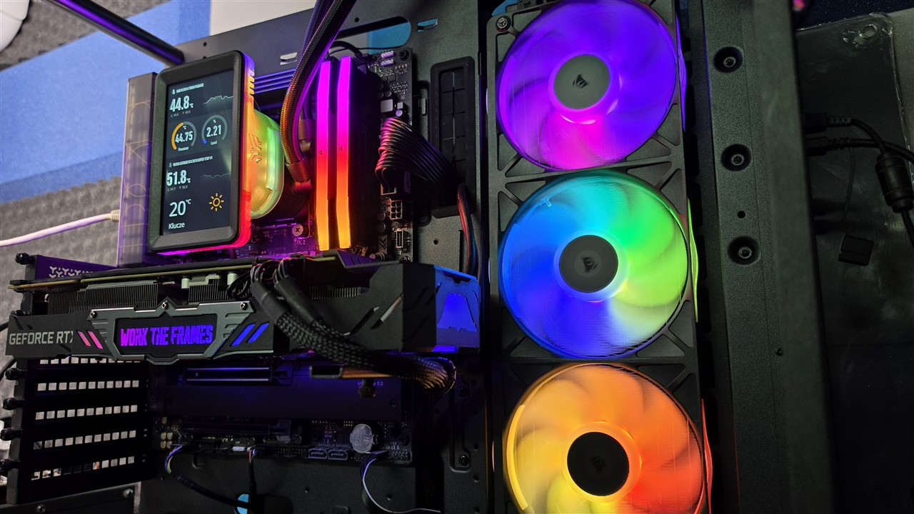 Corsair iCUE LINK TITAN II 360 RX LCD – chłodzenie AiO 360 mm z ekranem 5 cali
