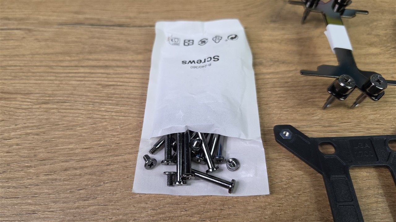 Corsair iCUE LINK TITAN II 360 RX LCD – wyposażenie zestawu