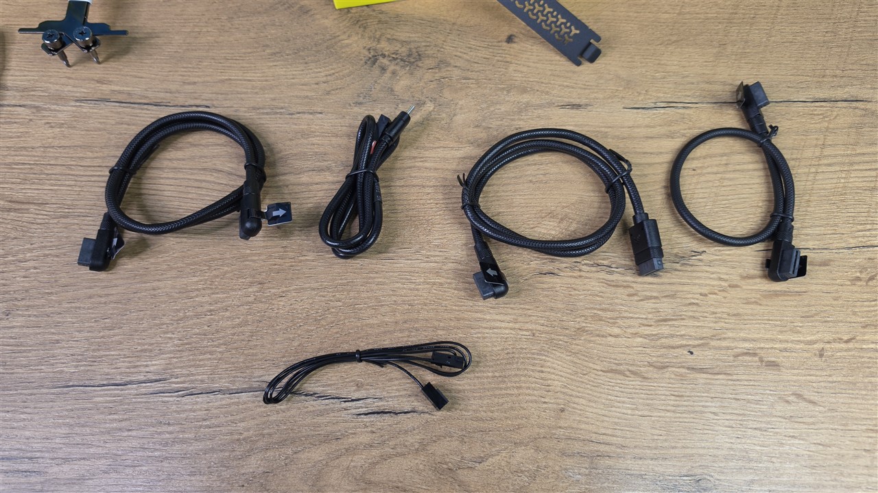 Corsair iCUE LINK TITAN II 360 RX LCD – wyposażenie zestawu