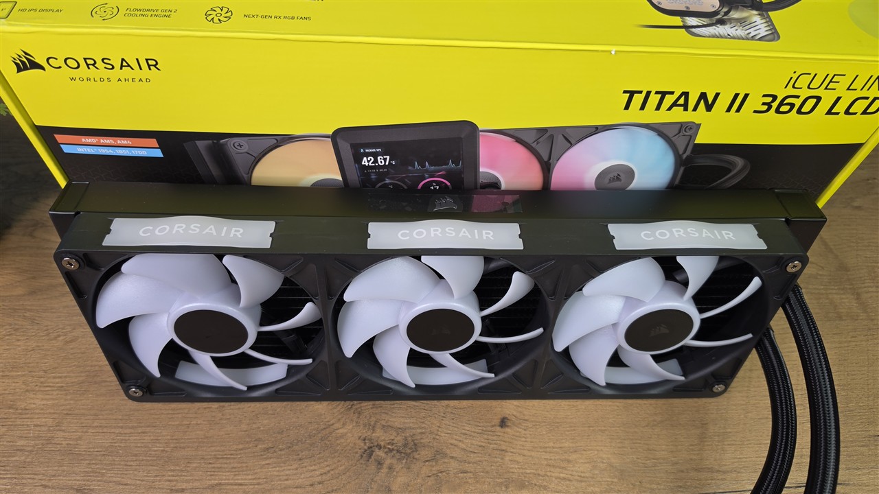 Corsair iCUE LINK TITAN II 360 RX LCD – aluminiowy radiator 360 mm