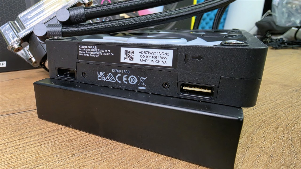Corsair iCUE LINK TITAN II 360 RX LCD – aluminiowy radiator 360 mm