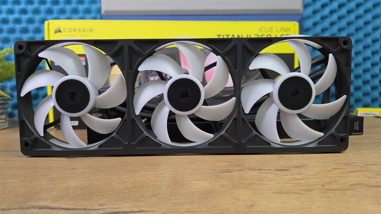 Corsair iCUE LINK RX360 II – złącza iCUE LINK i prowadzenie przewodów