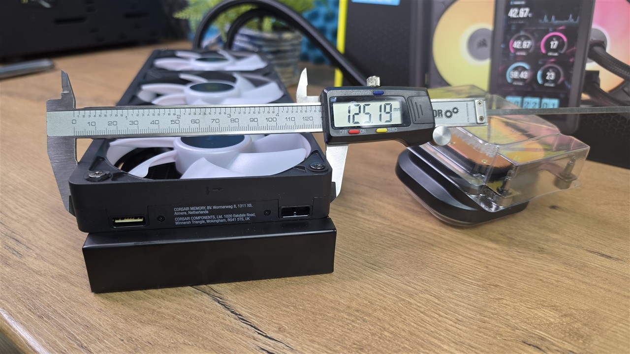 Corsair iCUE LINK TITAN II 360 RX LCD – zoptymalizowane lamele radiatora i węże