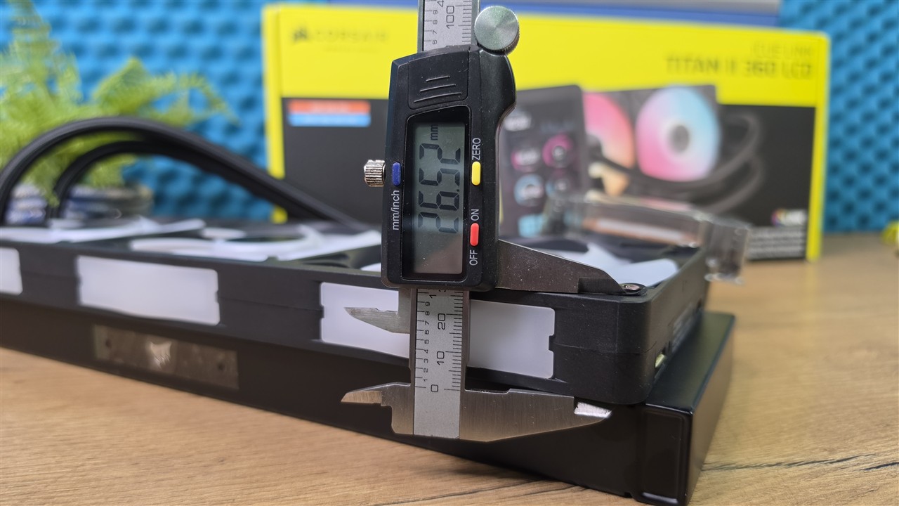 Corsair iCUE LINK TITAN II 360 RX LCD – zoptymalizowane lamele radiatora i węże