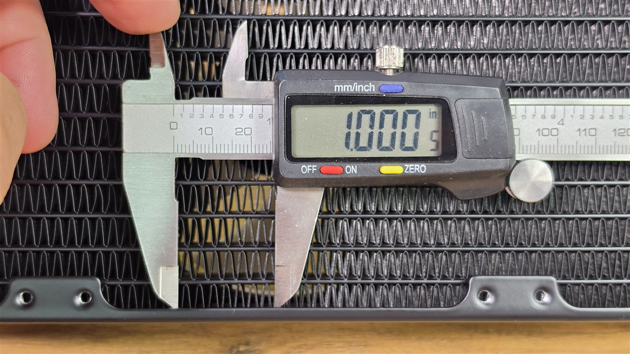 Corsair iCUE LINK TITAN II 360 RX LCD – zoptymalizowane lamele radiatora i węże