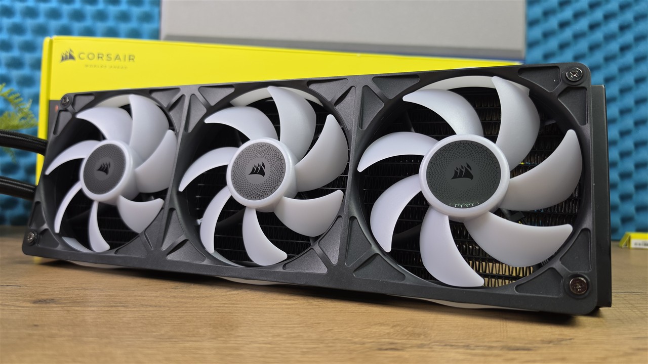 Corsair iCUE LINK TITAN II 360 RX LCD