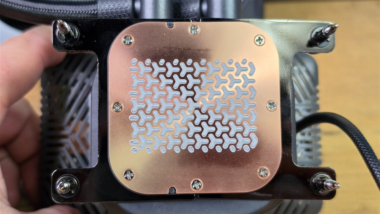 Corsair iCUE LINK TITAN II 360 RX LCD – miedziana wypukła zimna płyta