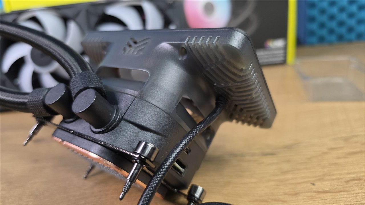 Corsair iCUE LINK TITAN II 360 RX LCD – blokopompka FlowDrive 2 z ekranem IPS 5 cali