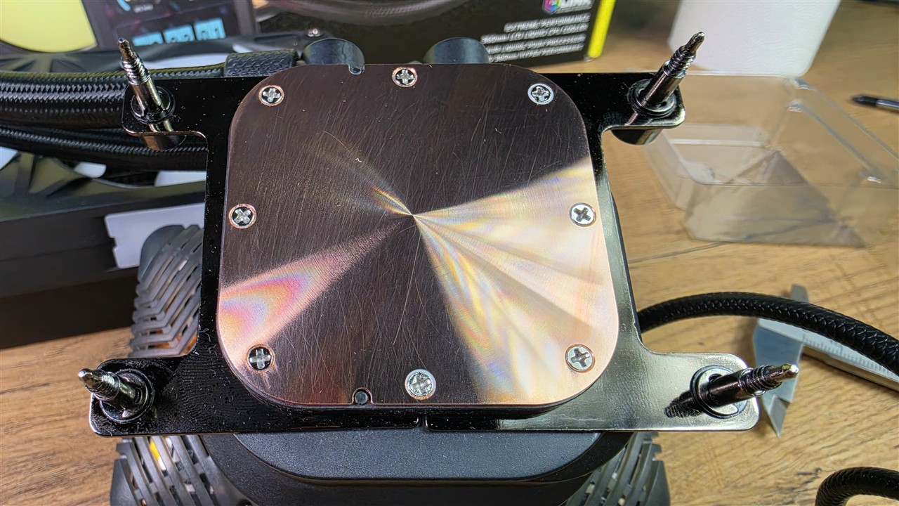 Corsair iCUE LINK TITAN II 360 RX LCD – miedziana wypukła zimna płyta