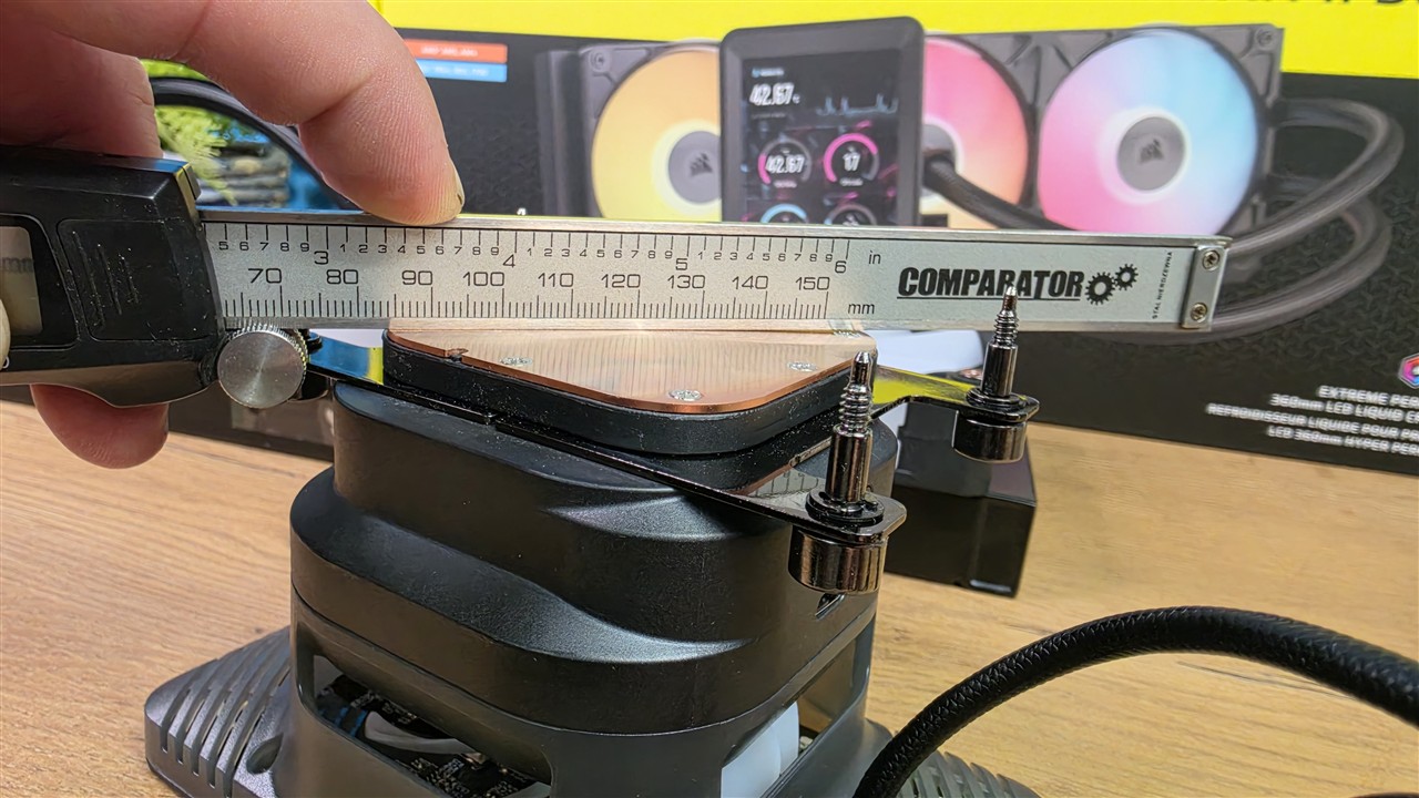 Corsair iCUE LINK TITAN II 360 RX LCD – miedziana wypukła zimna płyta