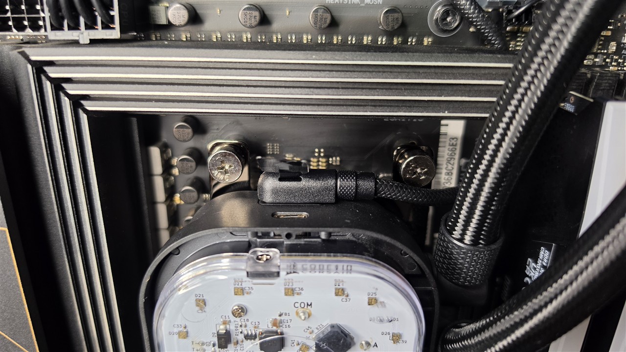 Montaż Corsair iCUE LINK TITAN II 360 RX LCD na platformach Intel i AMD