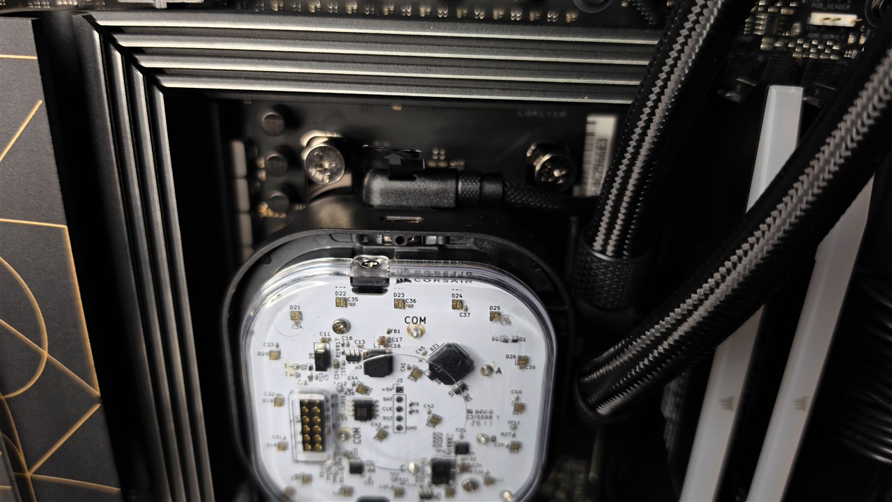 Montaż Corsair iCUE LINK TITAN II 360 RX LCD na platformach Intel i AMD