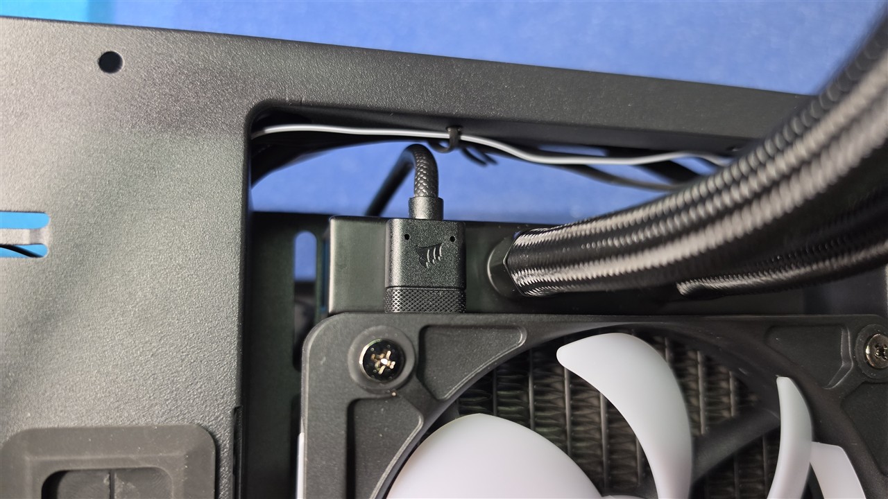 Montaż Corsair iCUE LINK TITAN II 360 RX LCD na platformach Intel i AMD