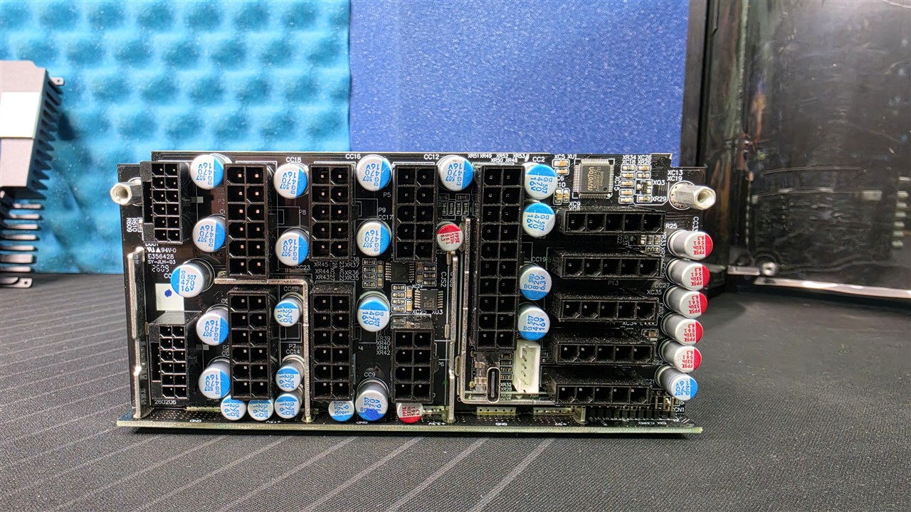 be quiet! Dark Power Pro 14 IO 1600 W