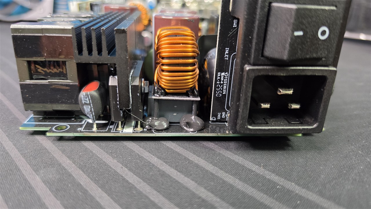 be quiet! Dark Power Pro 14 IO 1600 W