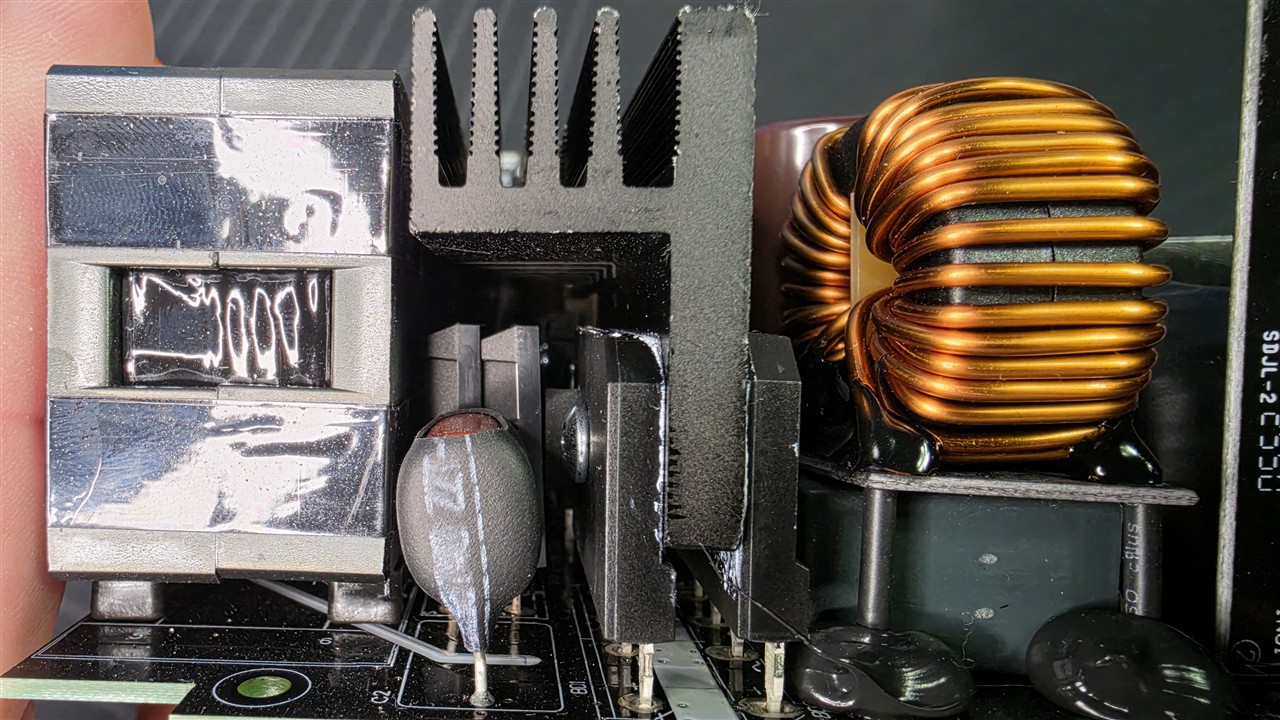 be quiet! Dark Power Pro 14 IO 1600 W