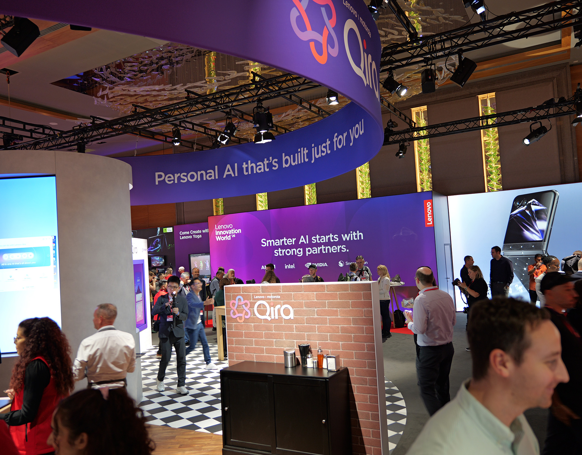 Lenovo Qira