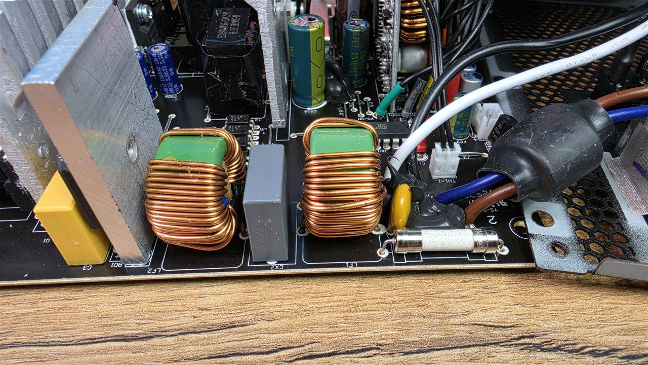 XPG PYLON II 750 W