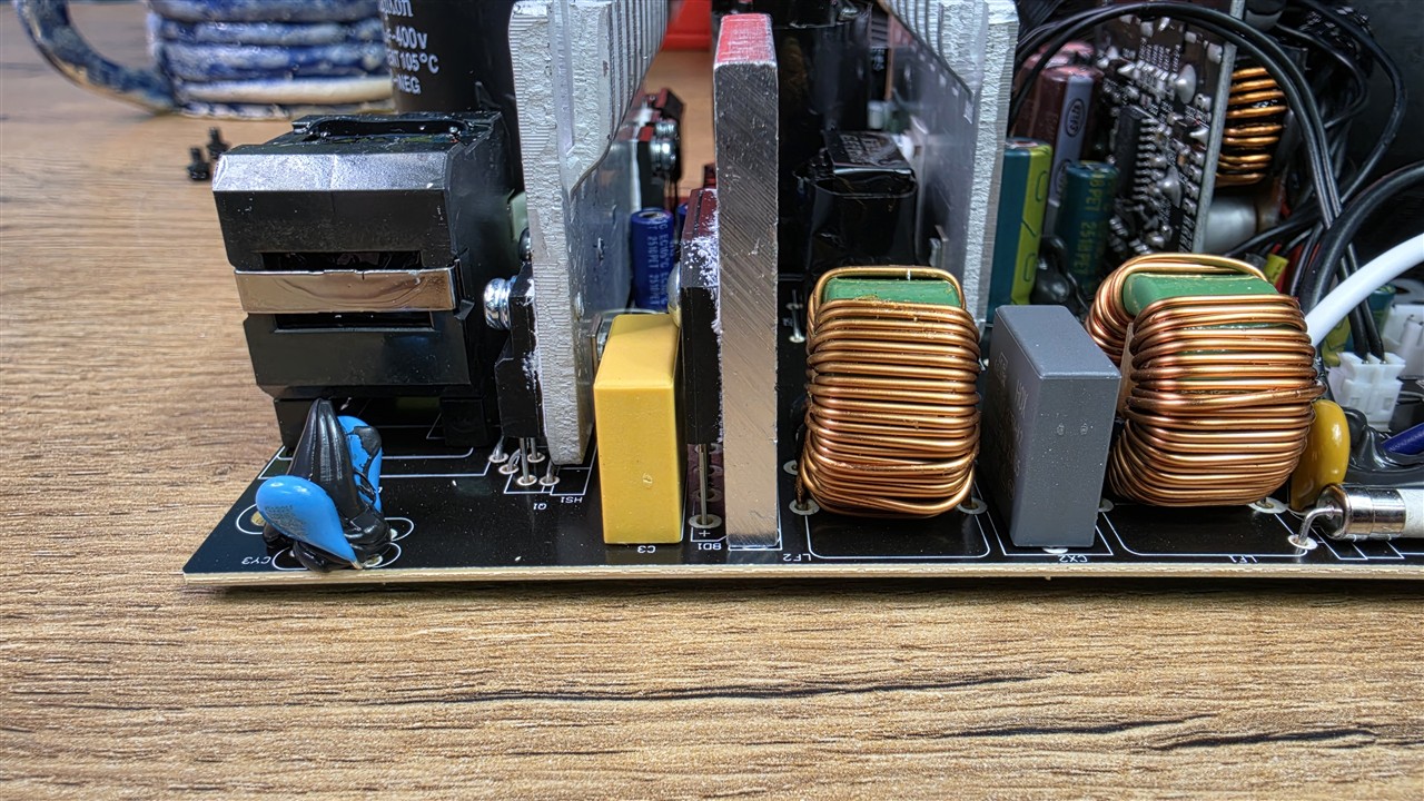 XPG PYLON II 750 W
