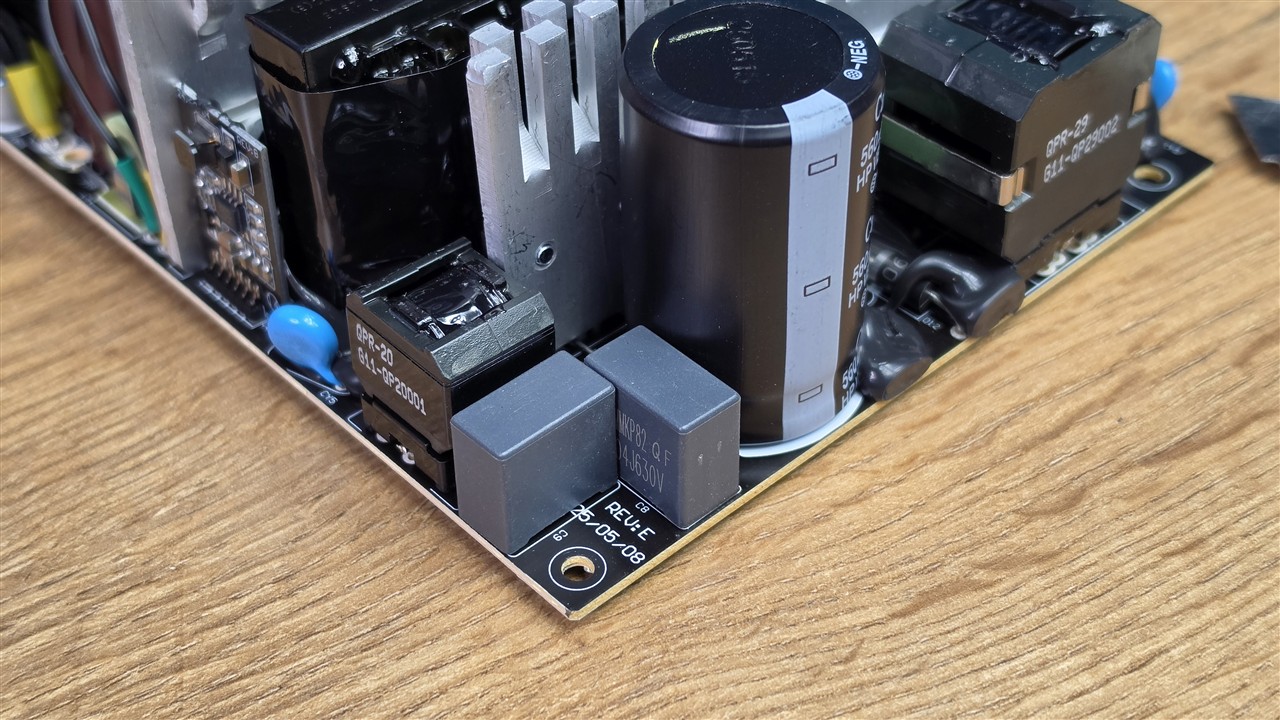 XPG PYLON II 750 W