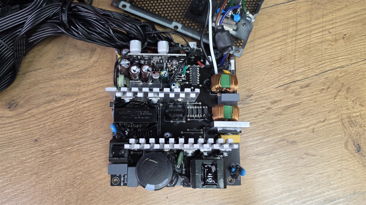 XPG PYLON II 750 W
