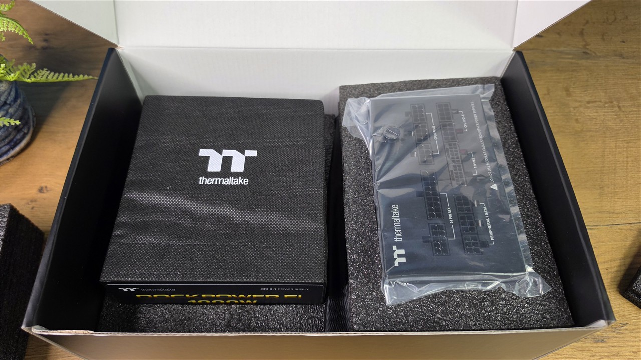 Thermaltake Dockpower FI 1000 W - opakowanie