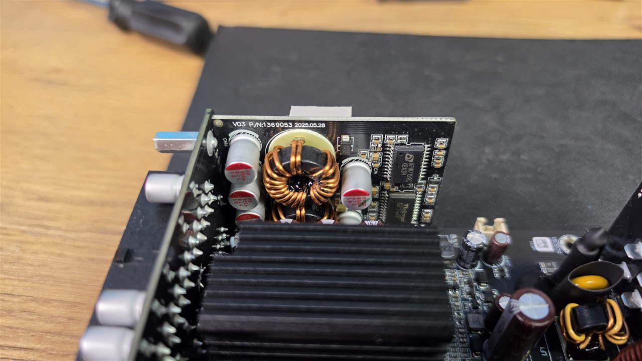 ASUS TUF Gaming 1200P - analiza elektroniki, komponentów, tranzystorów GaN i kondensatorów