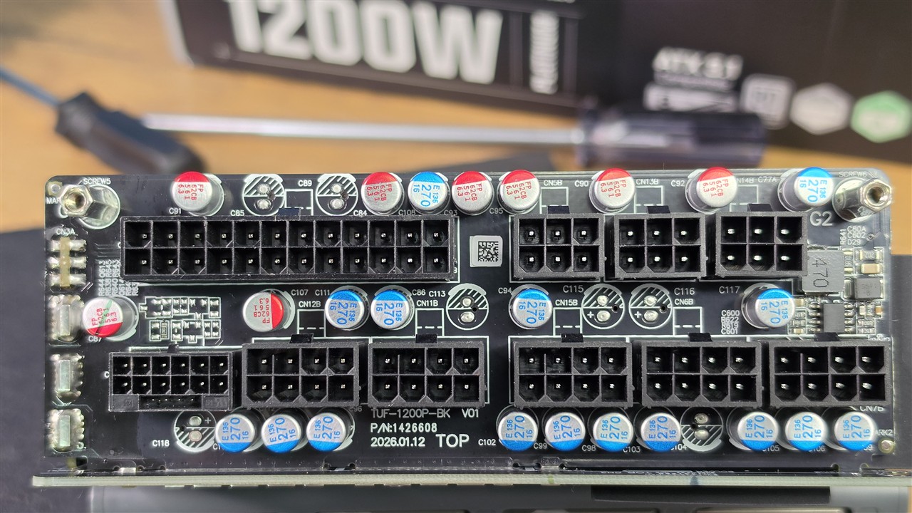 ASUS TUF Gaming 1200P - analiza elektroniki, komponentów, tranzystorów GaN i kondensatorów