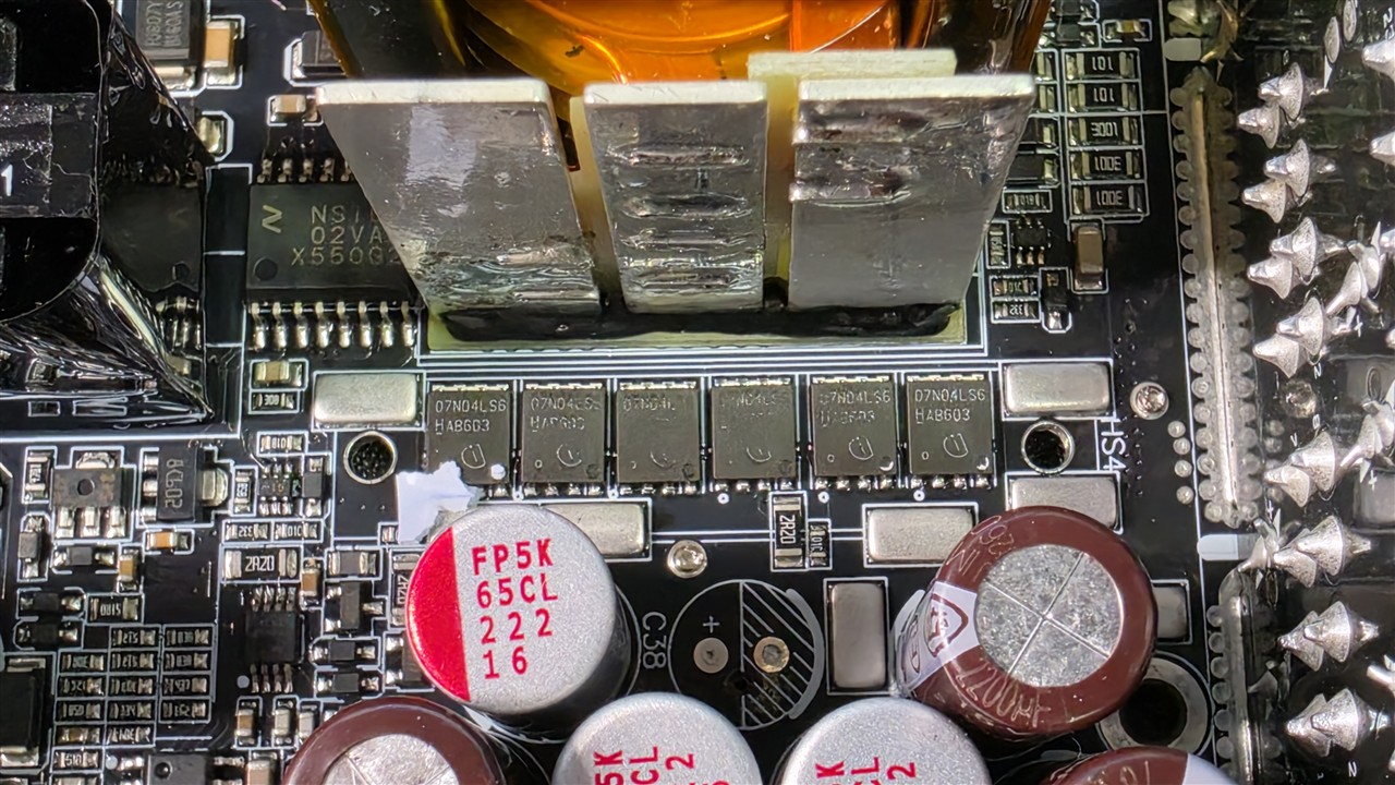 ASUS TUF Gaming 1200P - analiza elektroniki, komponentów, tranzystorów GaN i kondensatorów