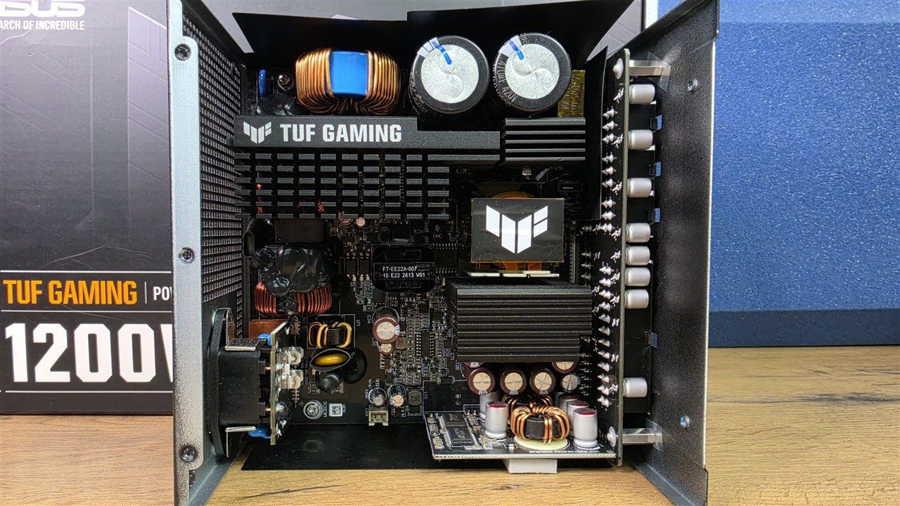 ASUS TUF Gaming 1200P - elektronika Great Wall, radiatory TUF Gaming i kondensatory