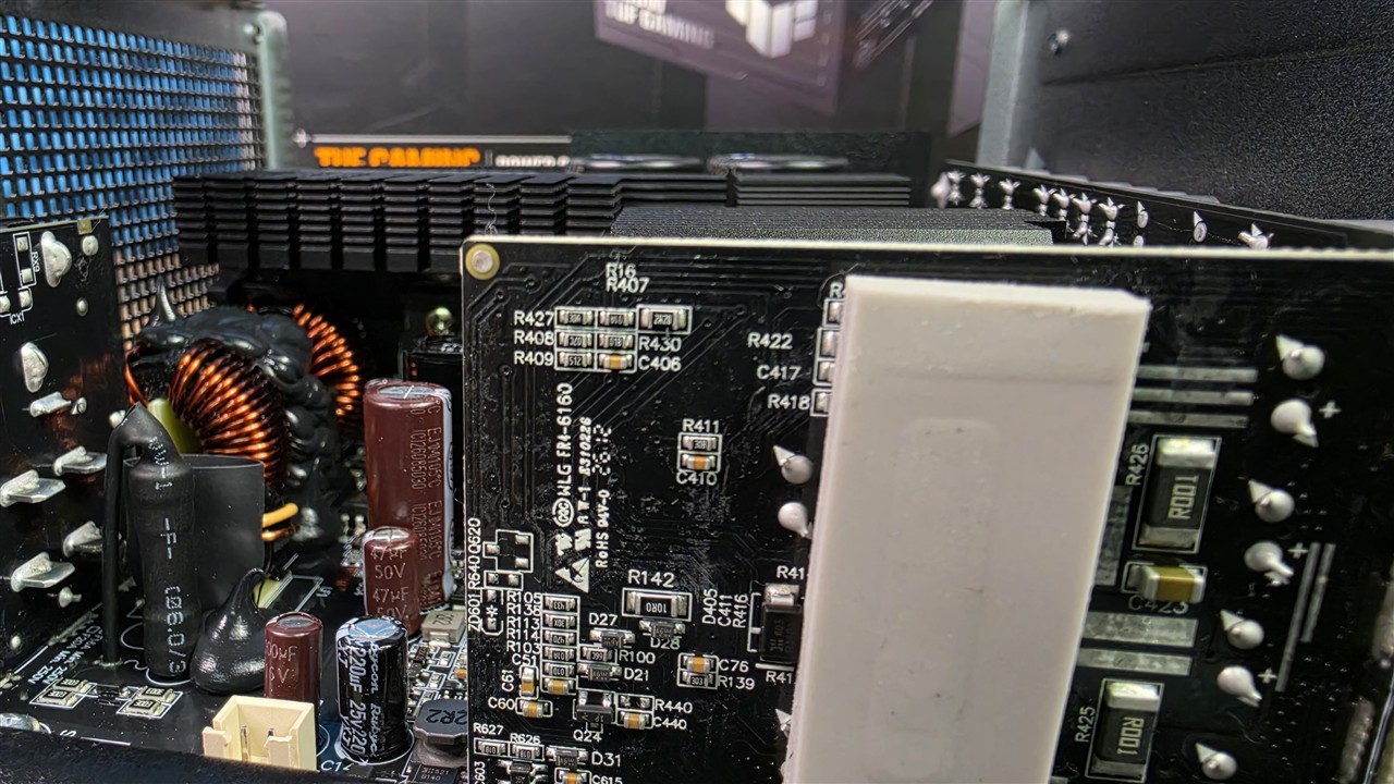 ASUS TUF Gaming 1200P - jakość lutowania i spód laminatu PCB